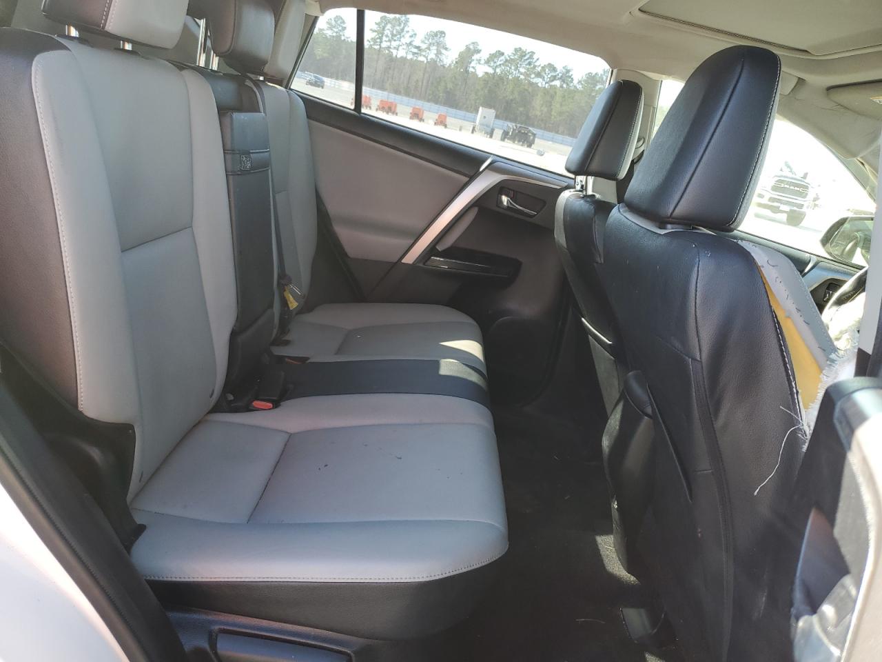 2016 Toyota RAV 4 - Image 12