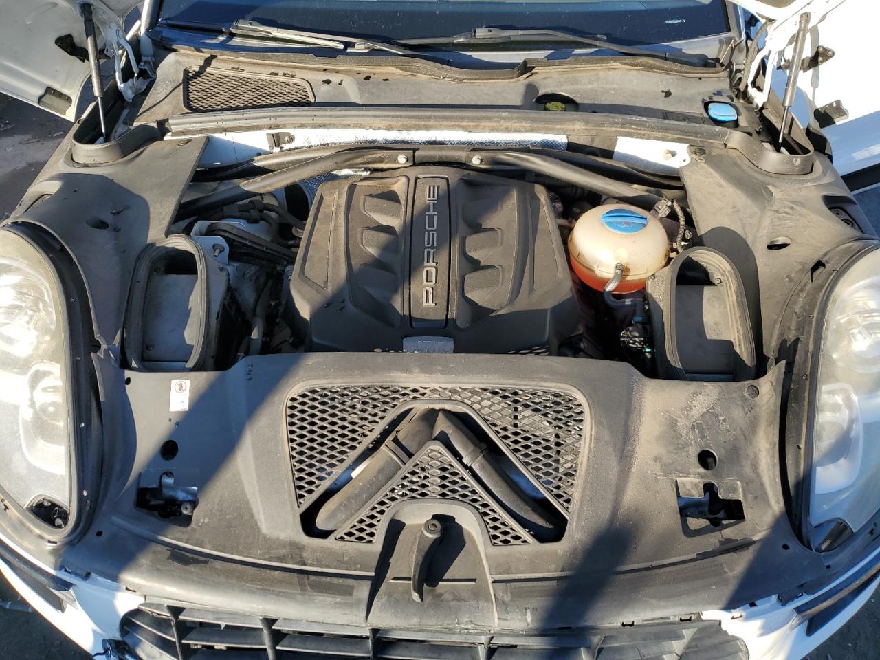 2016 Porsche Macan - Image 12