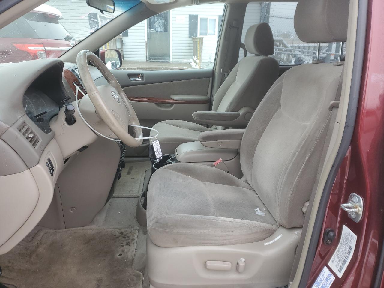 2004 Toyota Sienna - Image 7