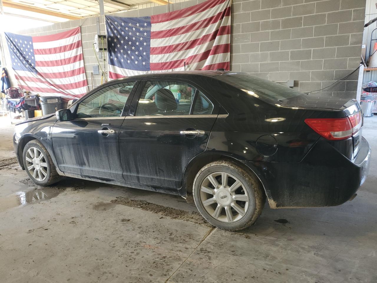 2010 Lincoln MKZ - Image 2