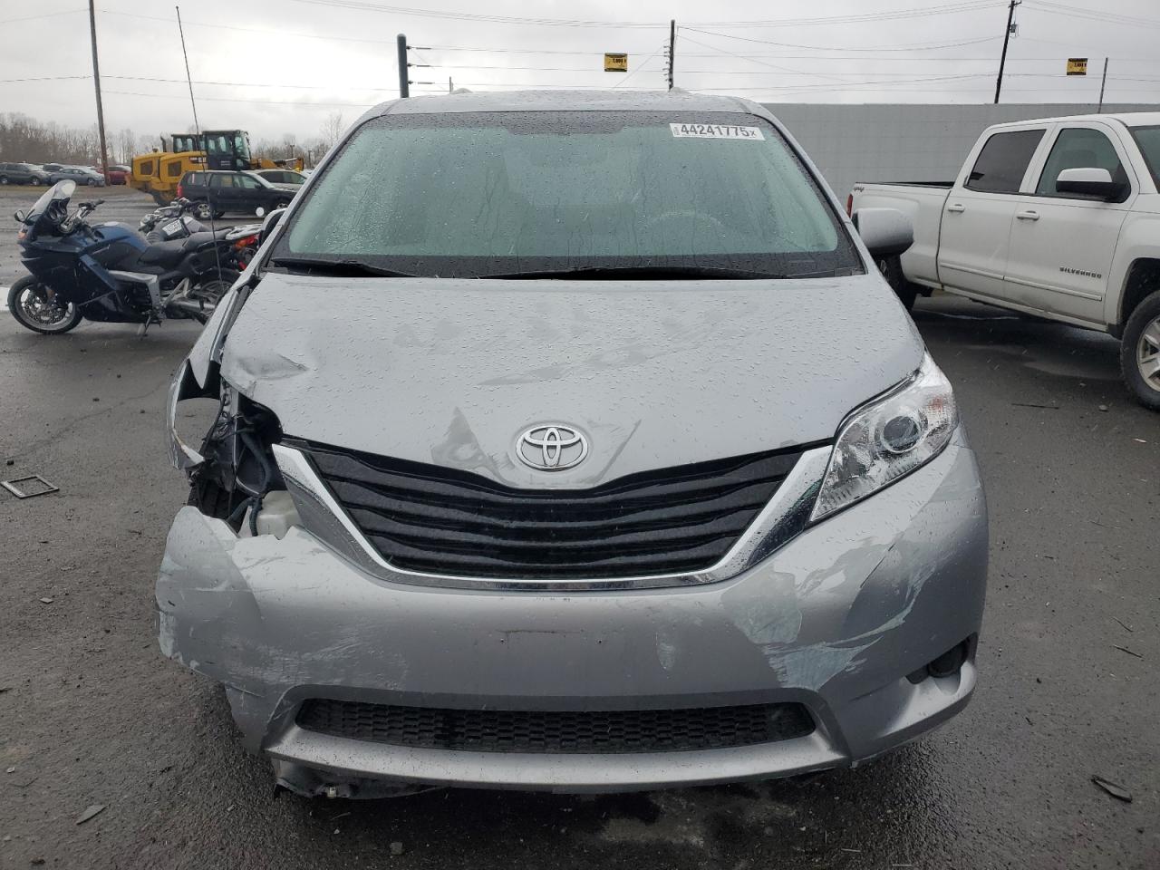 2014 Toyota Sienna - Image 5