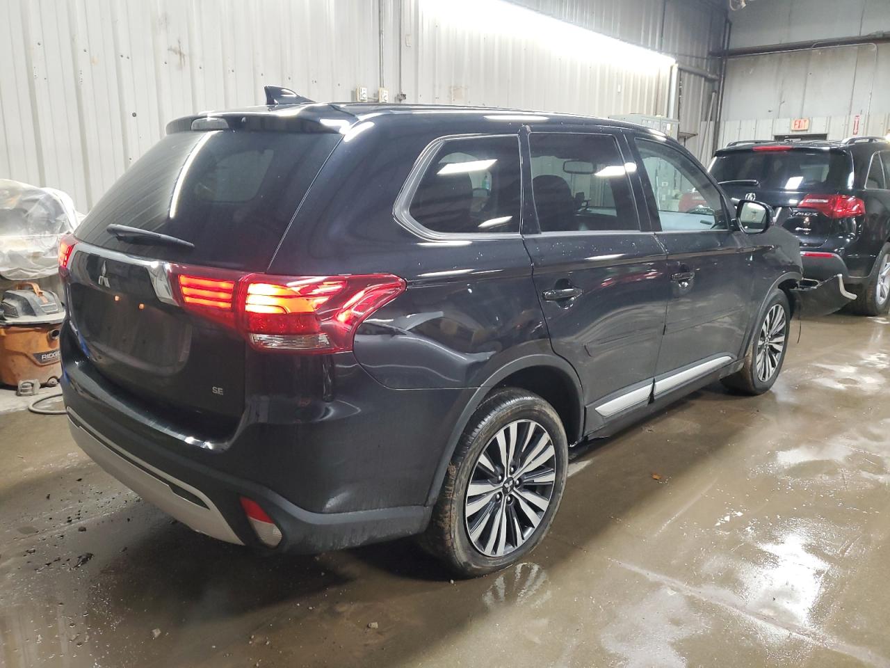 2020 Mitsubishi Outlander - Image 3