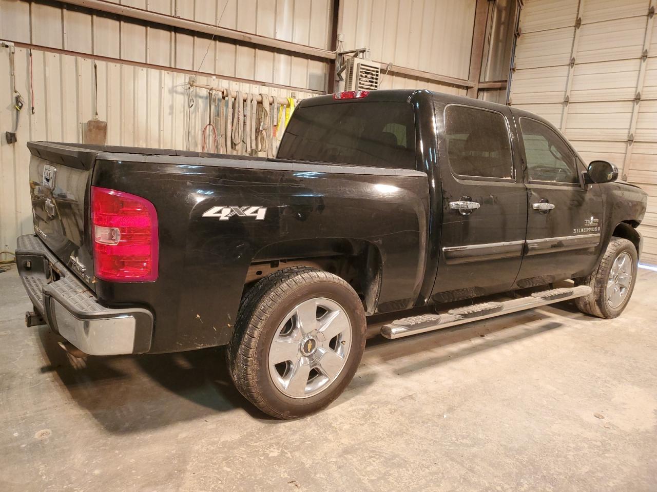 2009 Chevrolet Silverado - Image 3