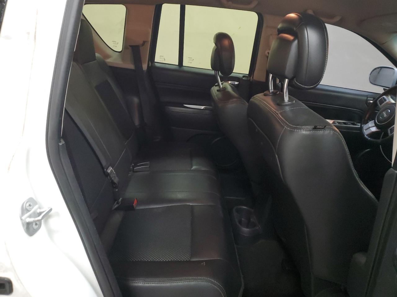 2015 Jeep Compass - Image 11