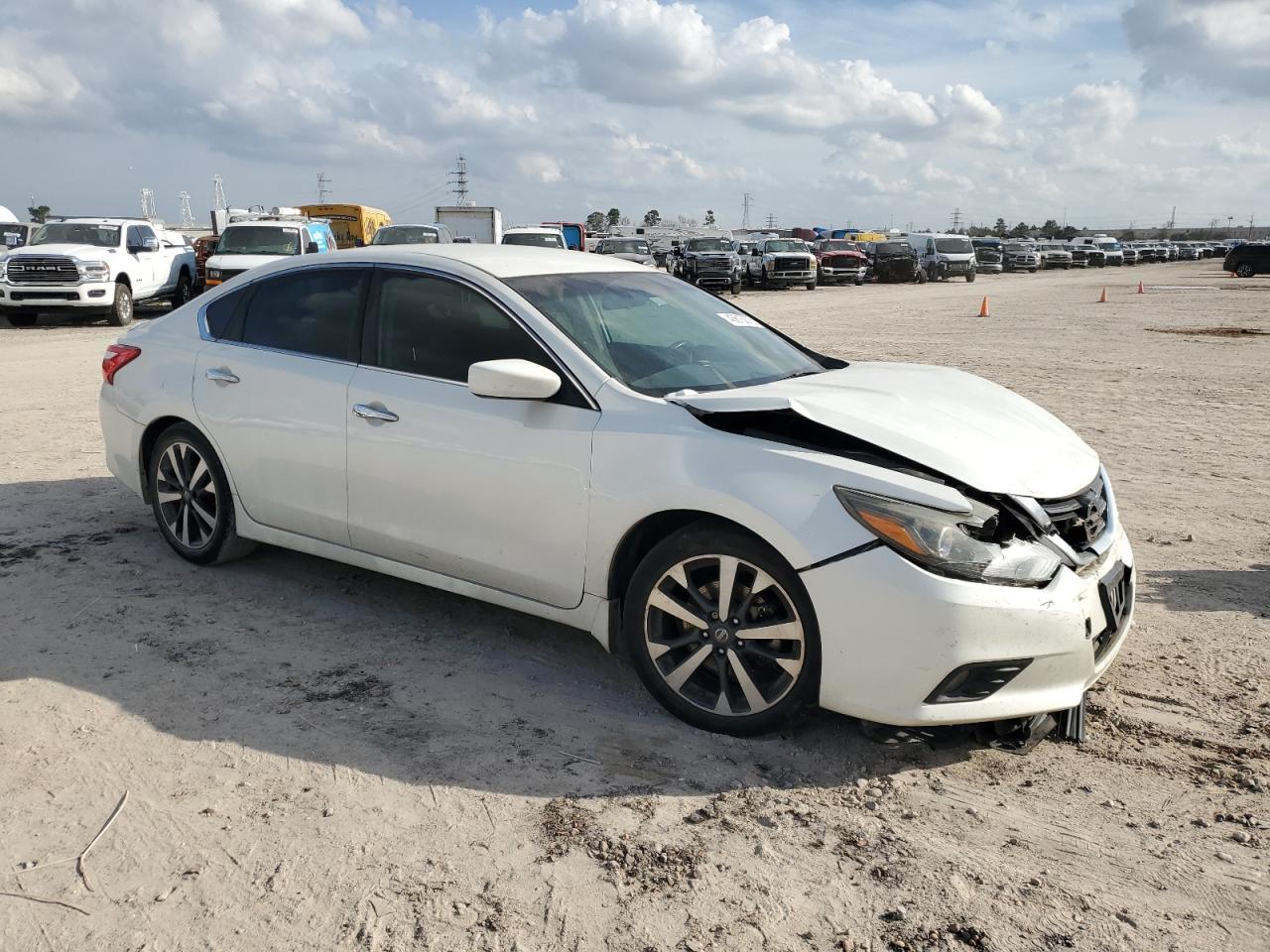 2016 Nissan Altima - Image 4