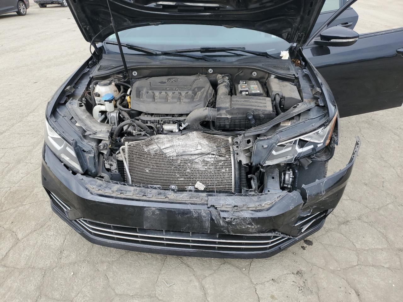 2018 Volkswagen Passat - Image 11