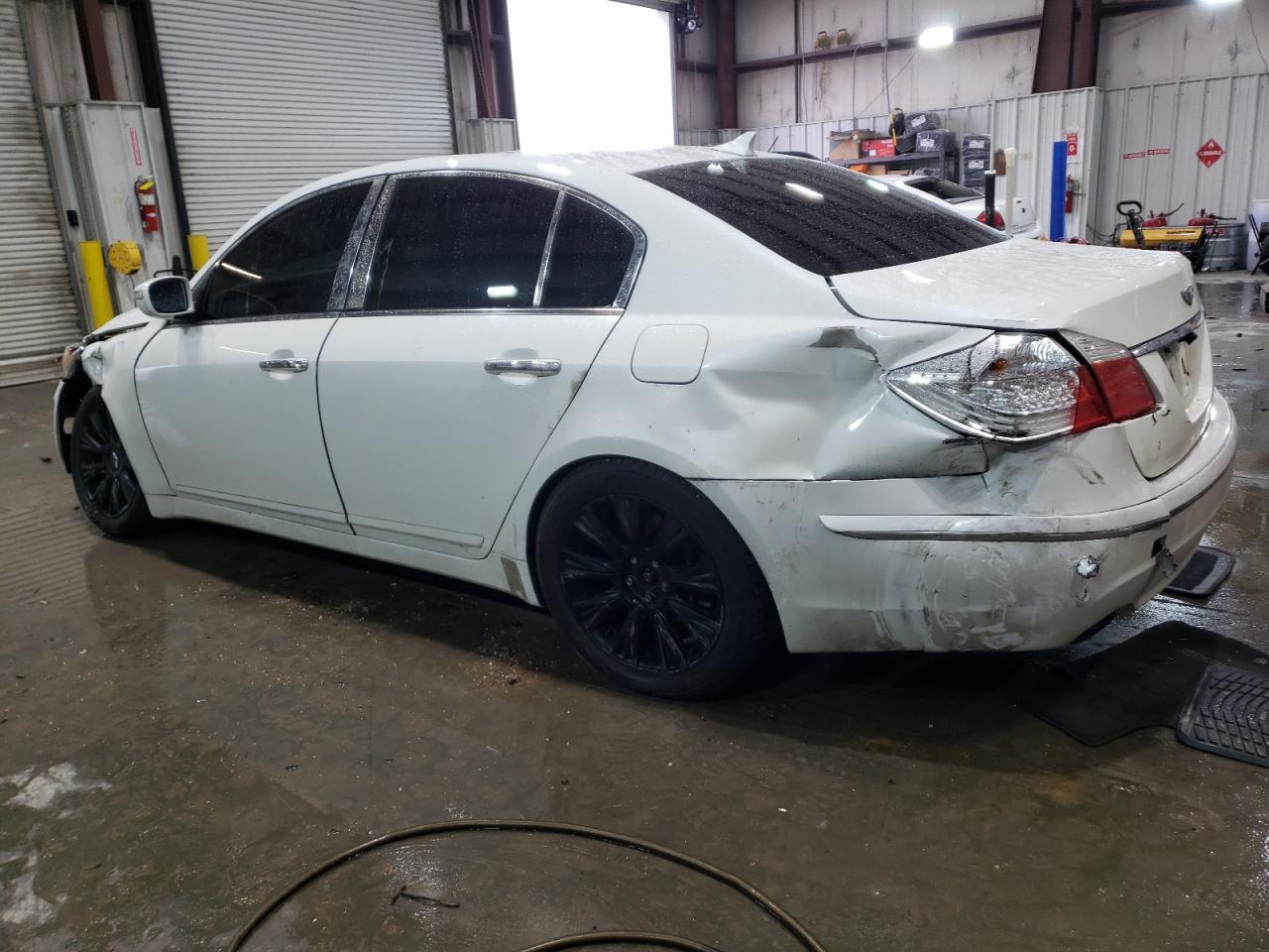 2010 Hyundai Genesis - Image 2