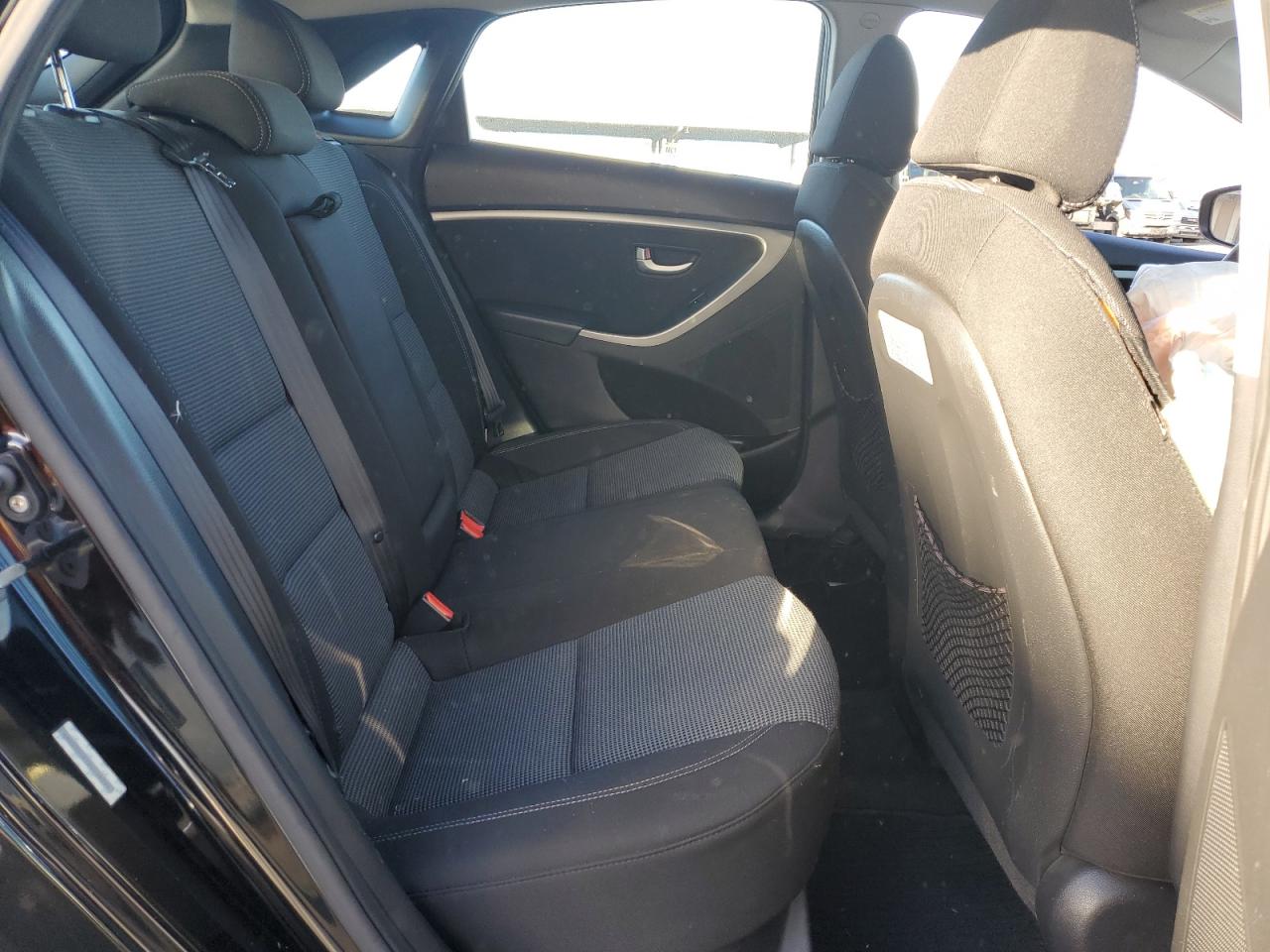 2013 Hyundai Elantra - Image 10