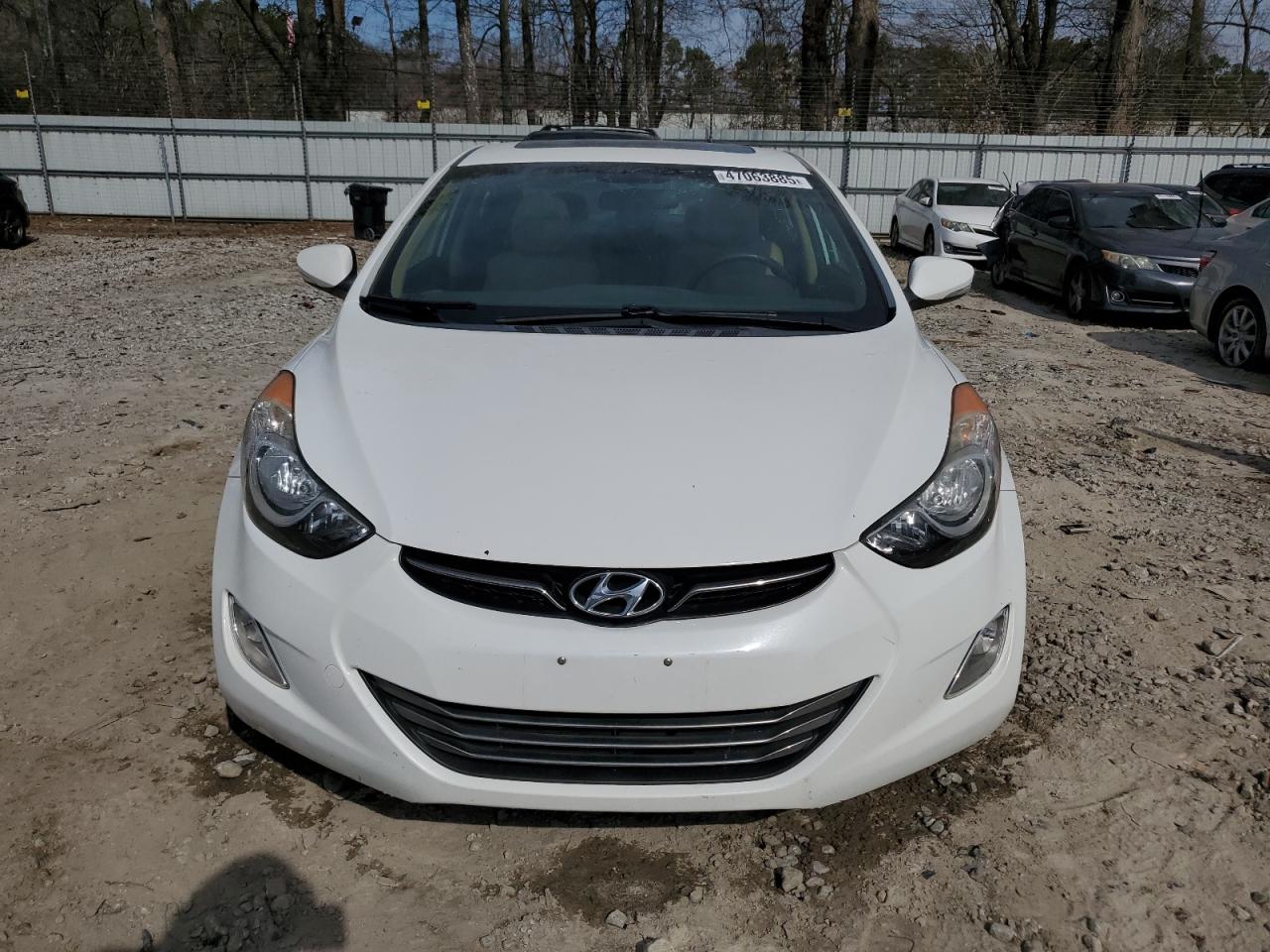 2011 Hyundai Elantra - Image 5