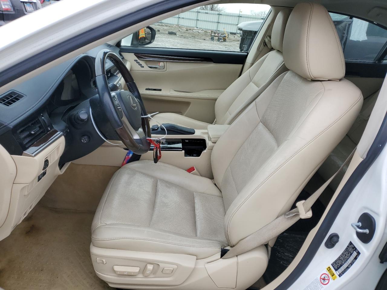 2015 Lexus ES - Image 7