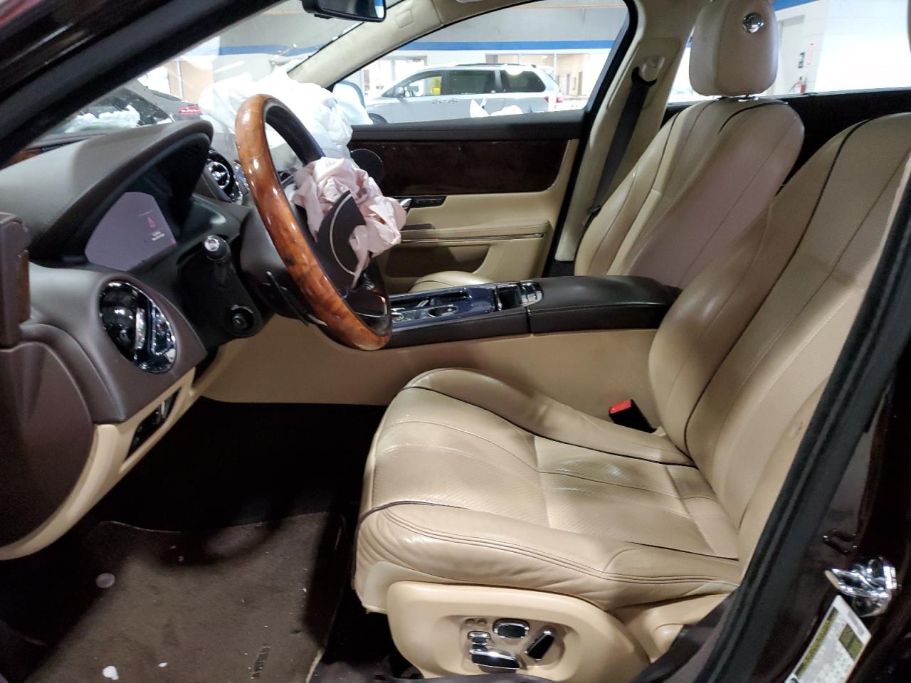 2011 Jaguar XJ - Image 7