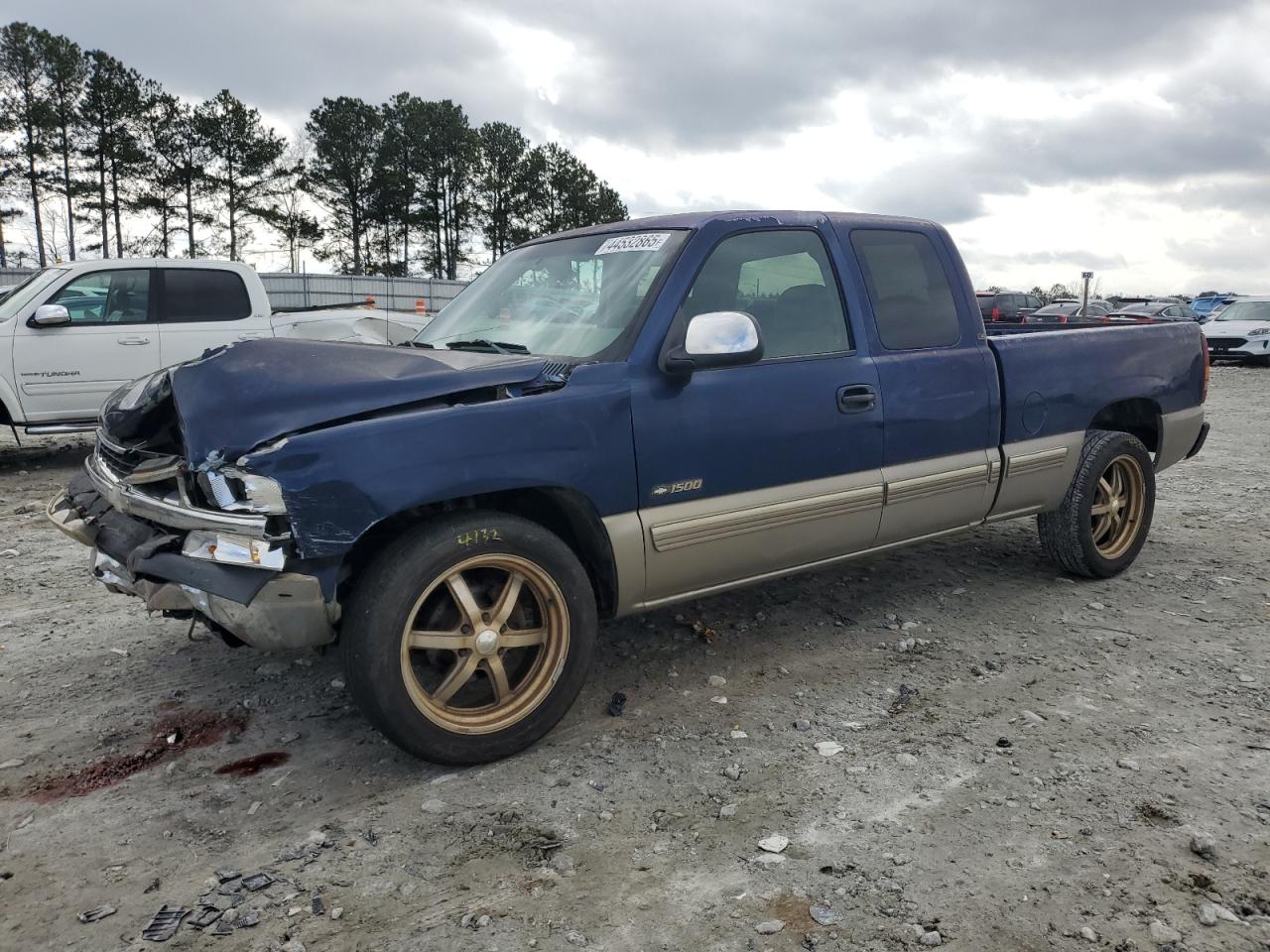 2000 Chevrolet Silverado - Image 1