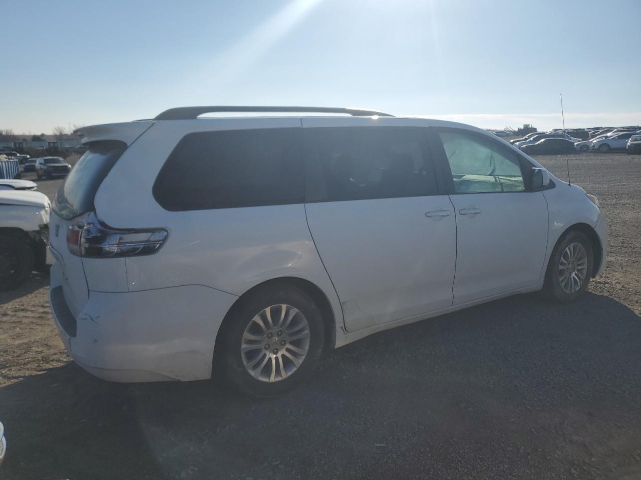2011 Toyota Sienna - Image 3