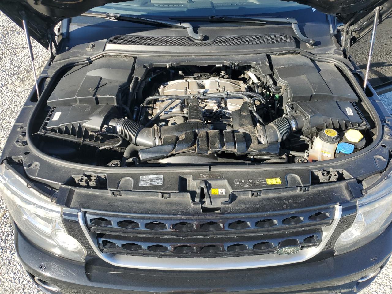 2016 Land Rover LR4 - Image 12