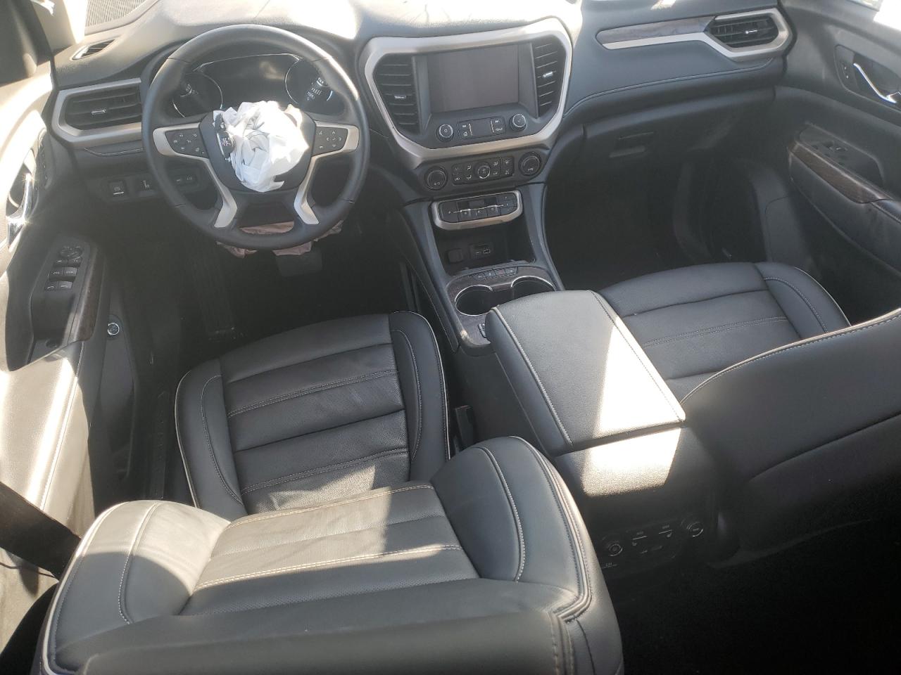 2022 GMC Acadia - Image 8