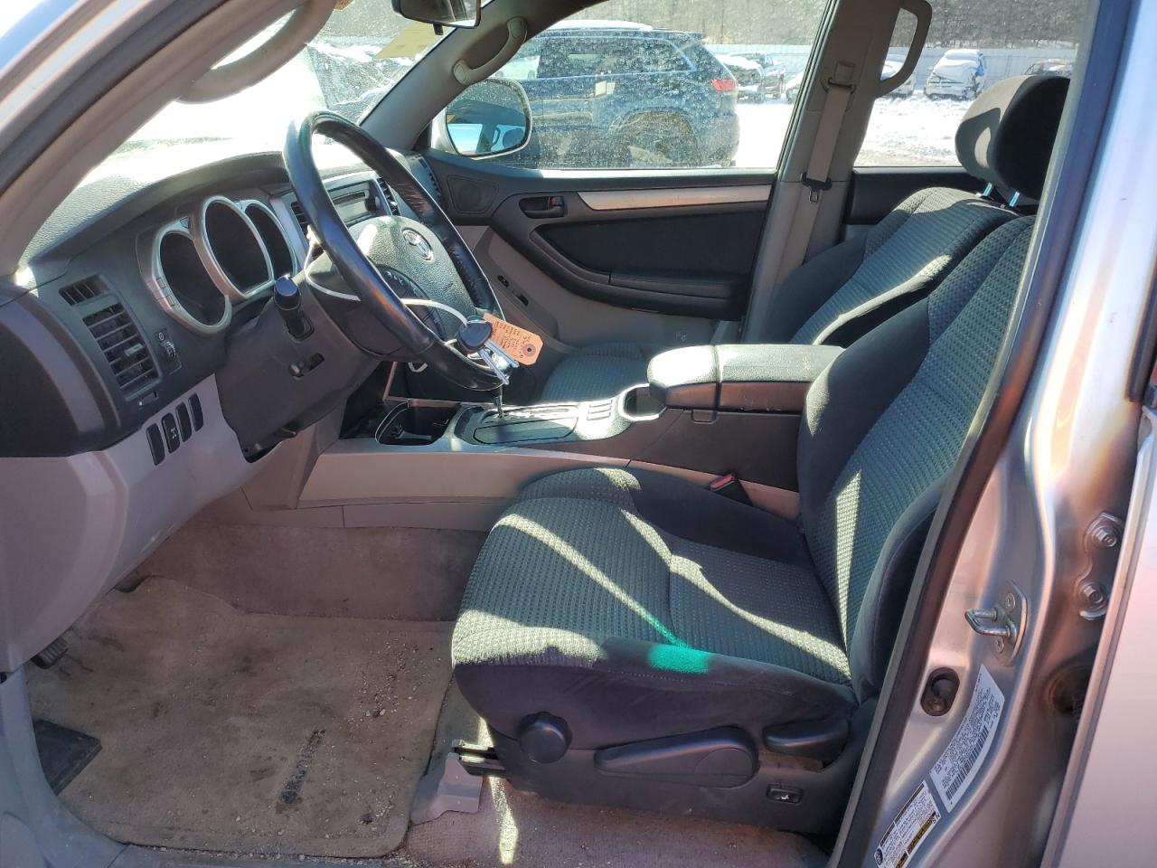 2004 Toyota 4Runner - Image 7