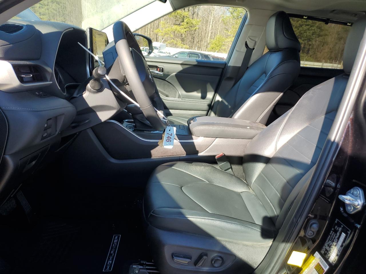 2022 Toyota Highlander - Image 7