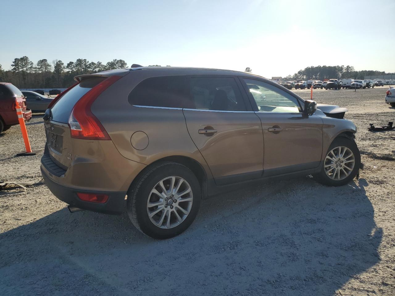 2010 Volvo XC60 - Image 3