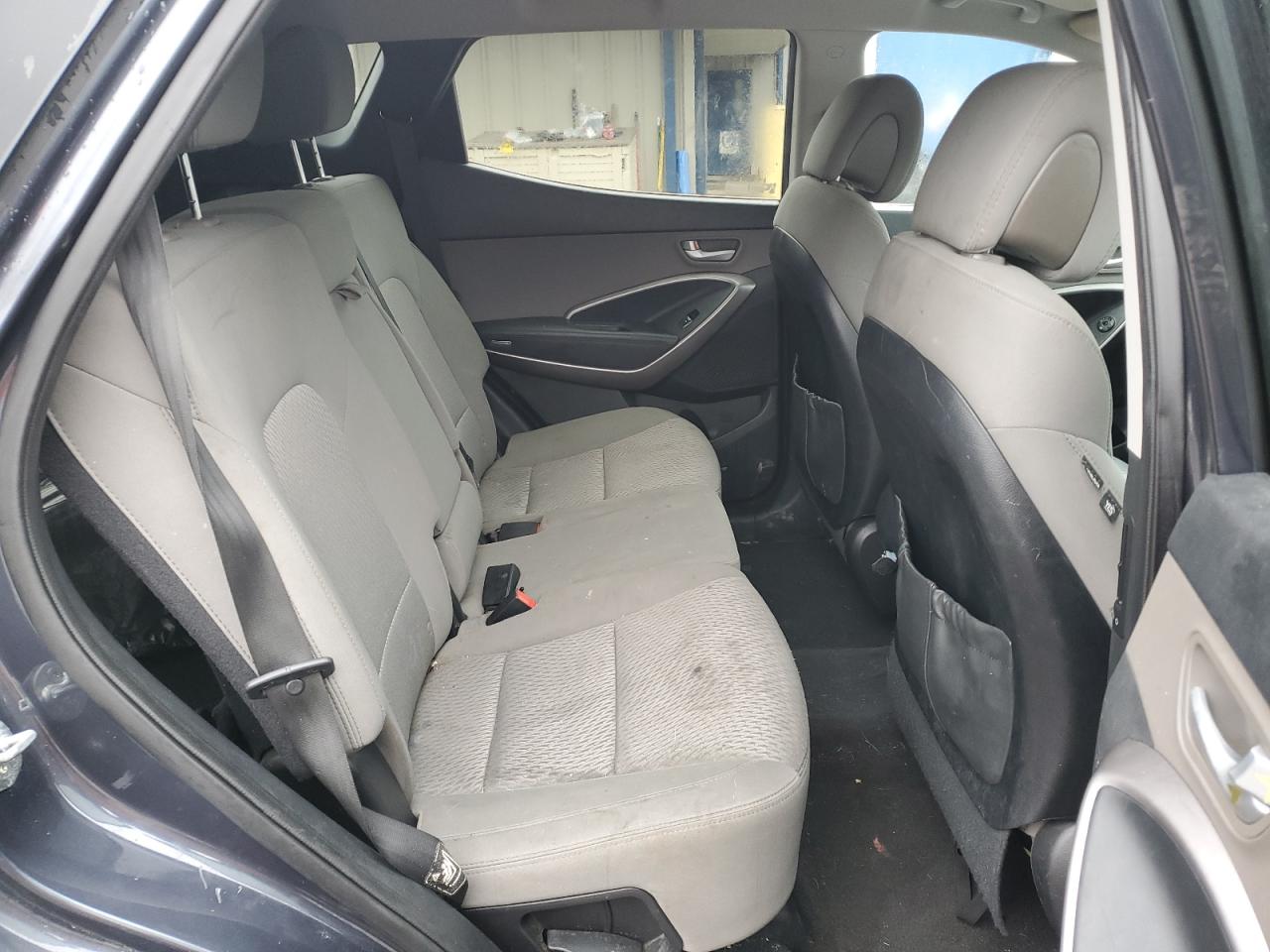 2015 Hyundai Santa Fe - Image 11