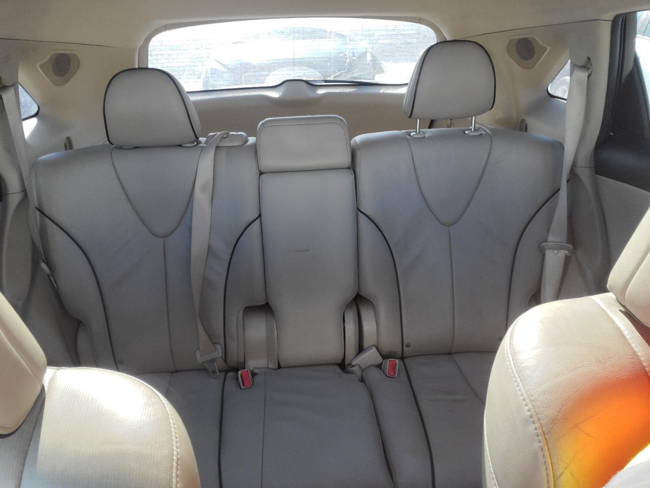 2010 Toyota Venza - Image 10