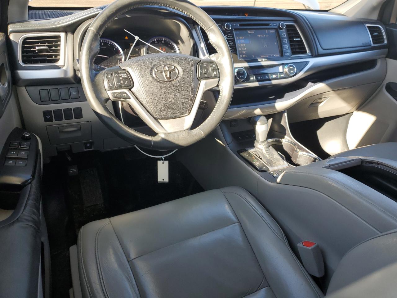 2015 Toyota Highlander - Image 8