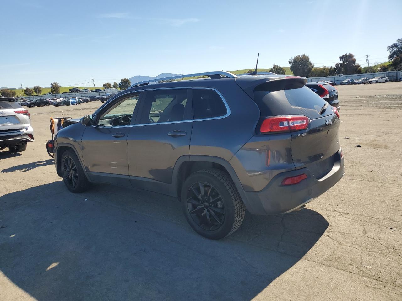 2016 Jeep Grand Cherokee - Image 2