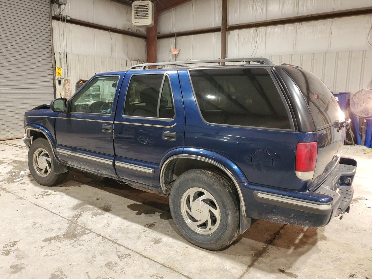 1999 Chevrolet Blazer - Image 2