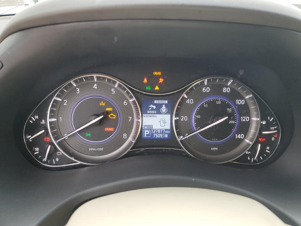 2016 Infiniti QX80 - Image 9