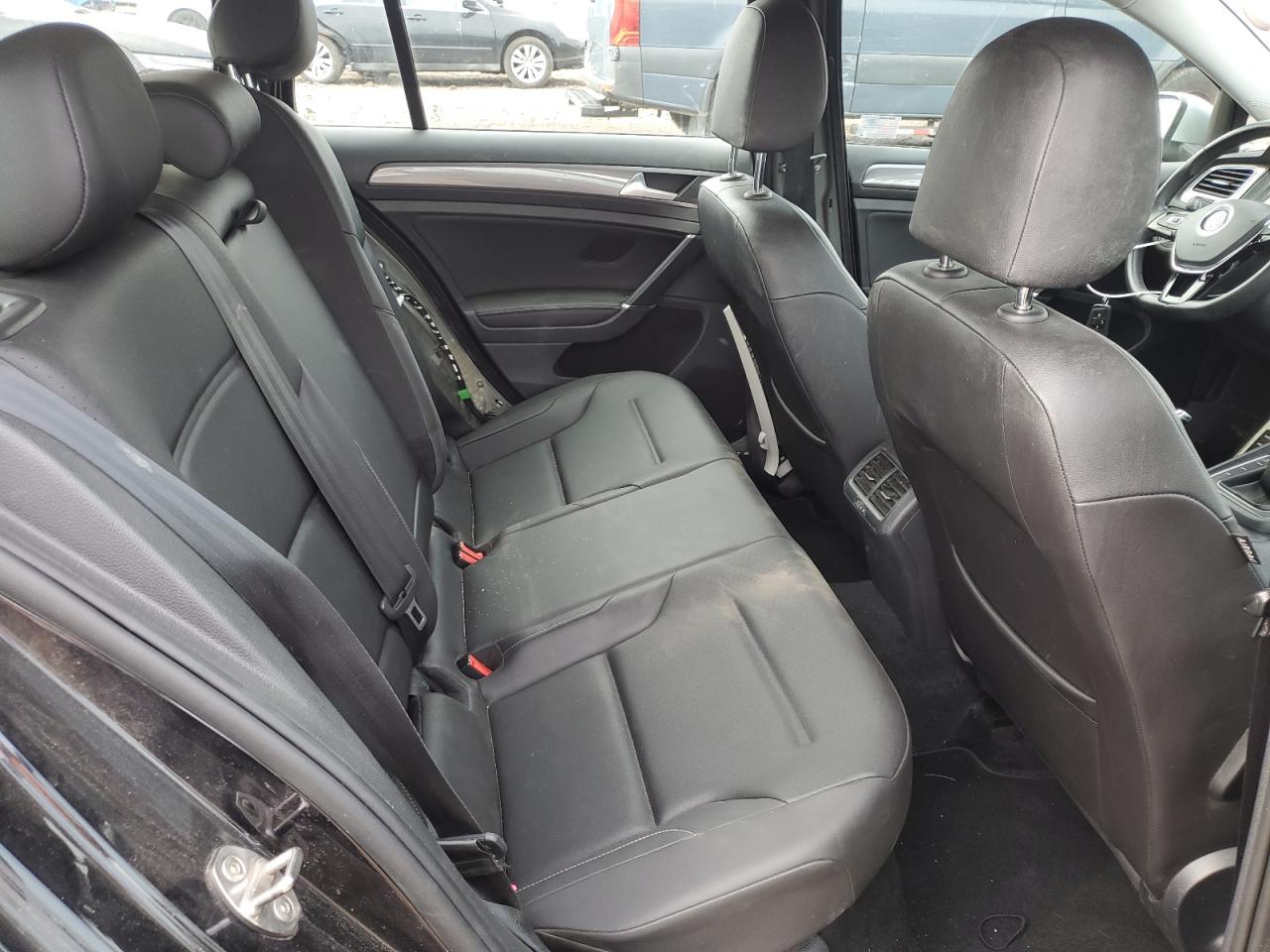 2019 Volkswagen Golf - Image 11