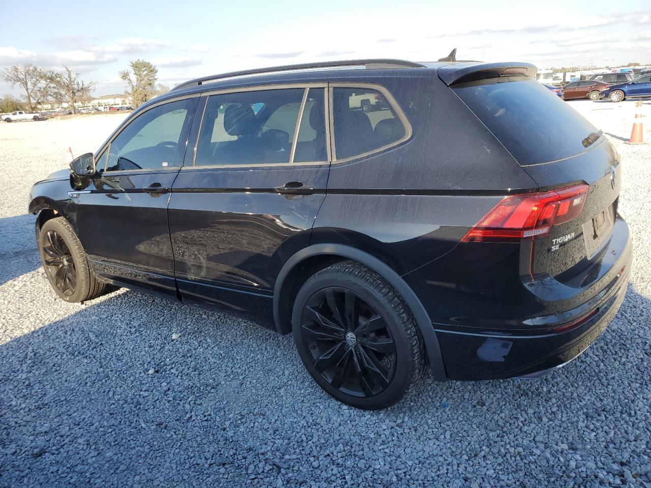2021 Volkswagen Tiguan - Image 2