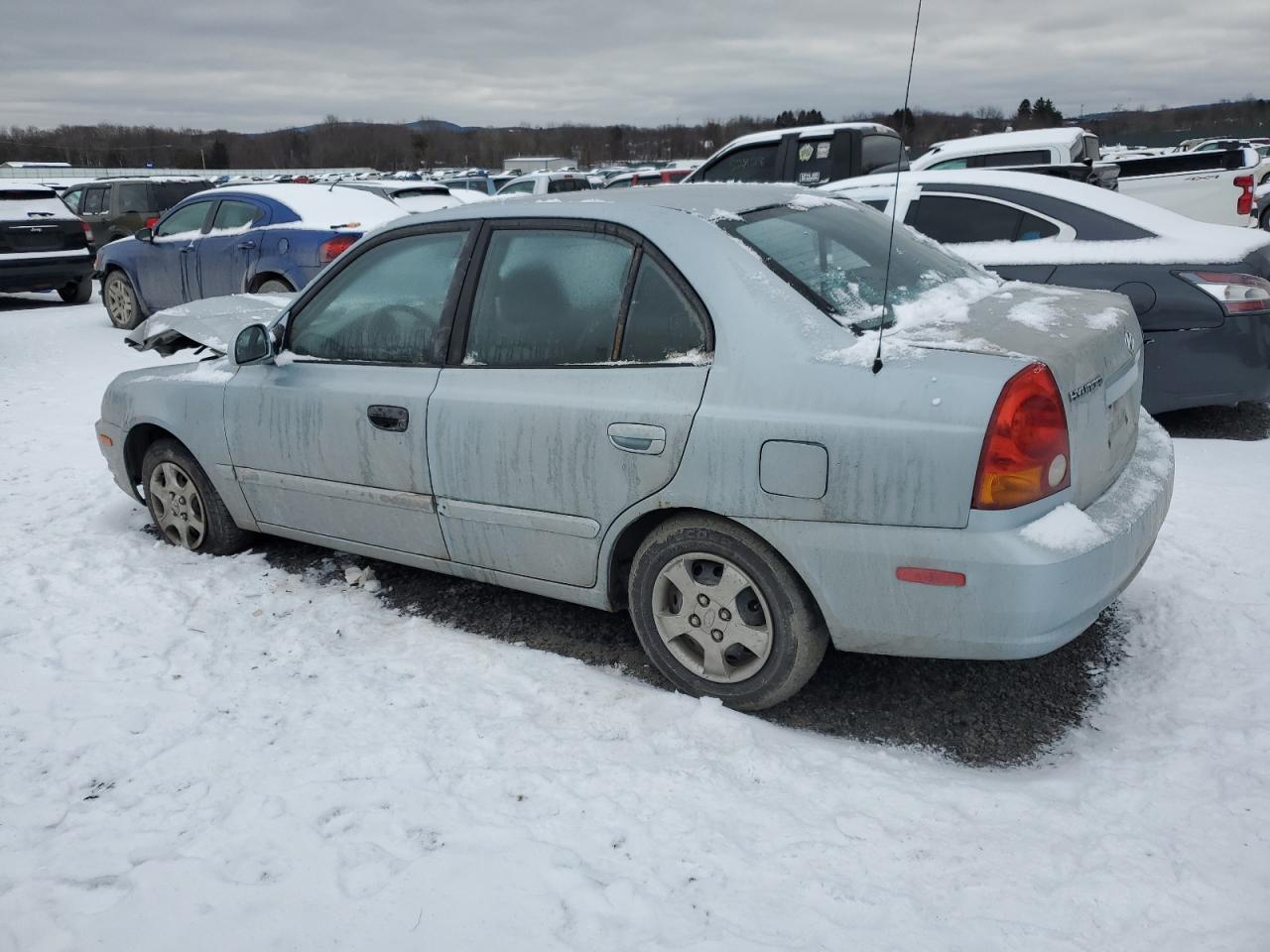 2005 Hyundai Accent - Image 2