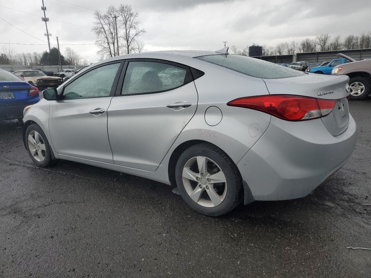 2013 Hyundai Elantra - Image 2