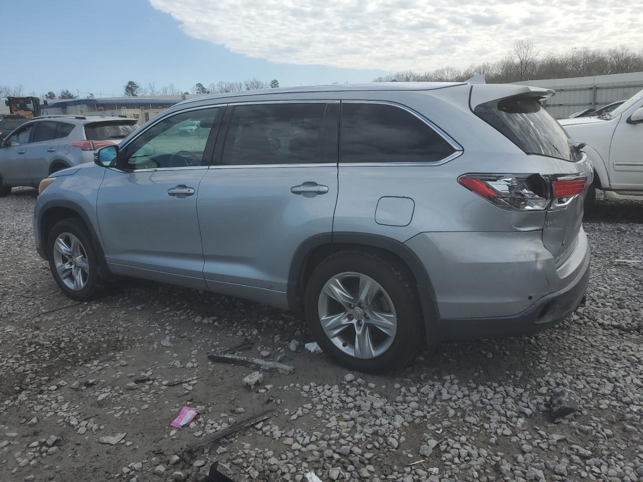 2014 Toyota Highlander - Image 2