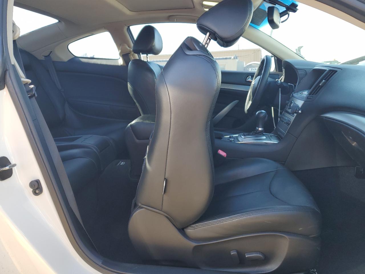 2011 Infiniti G - Image 10