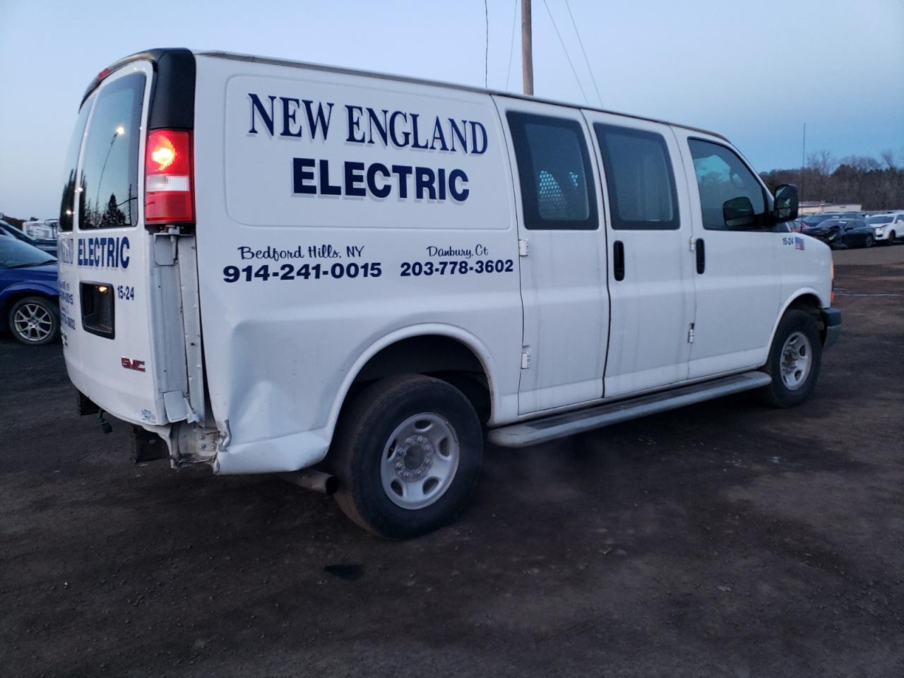 2015 GMC Savana - Image 3