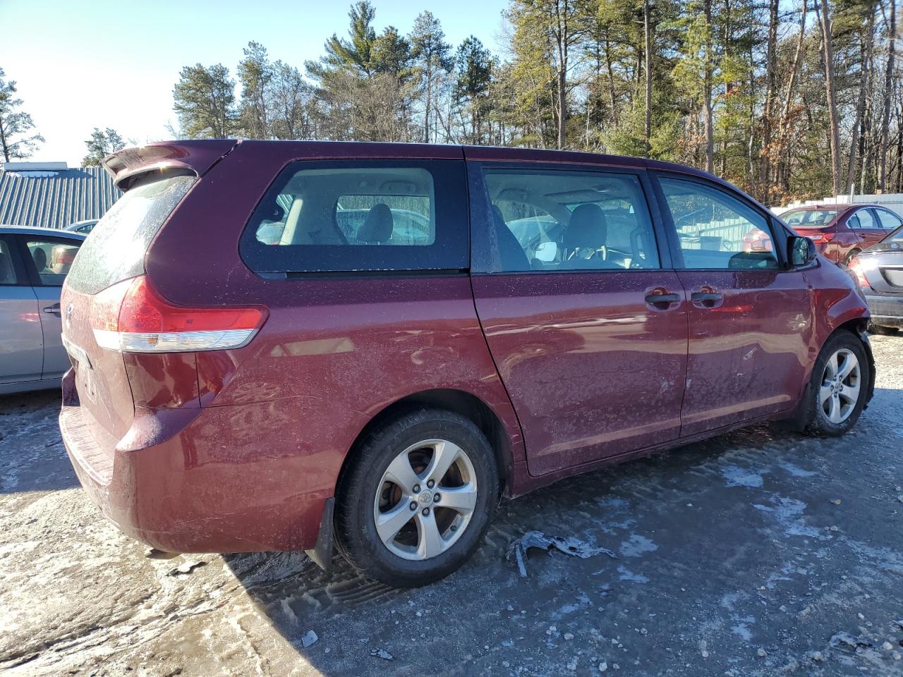 2014 Toyota Sienna - Image 3