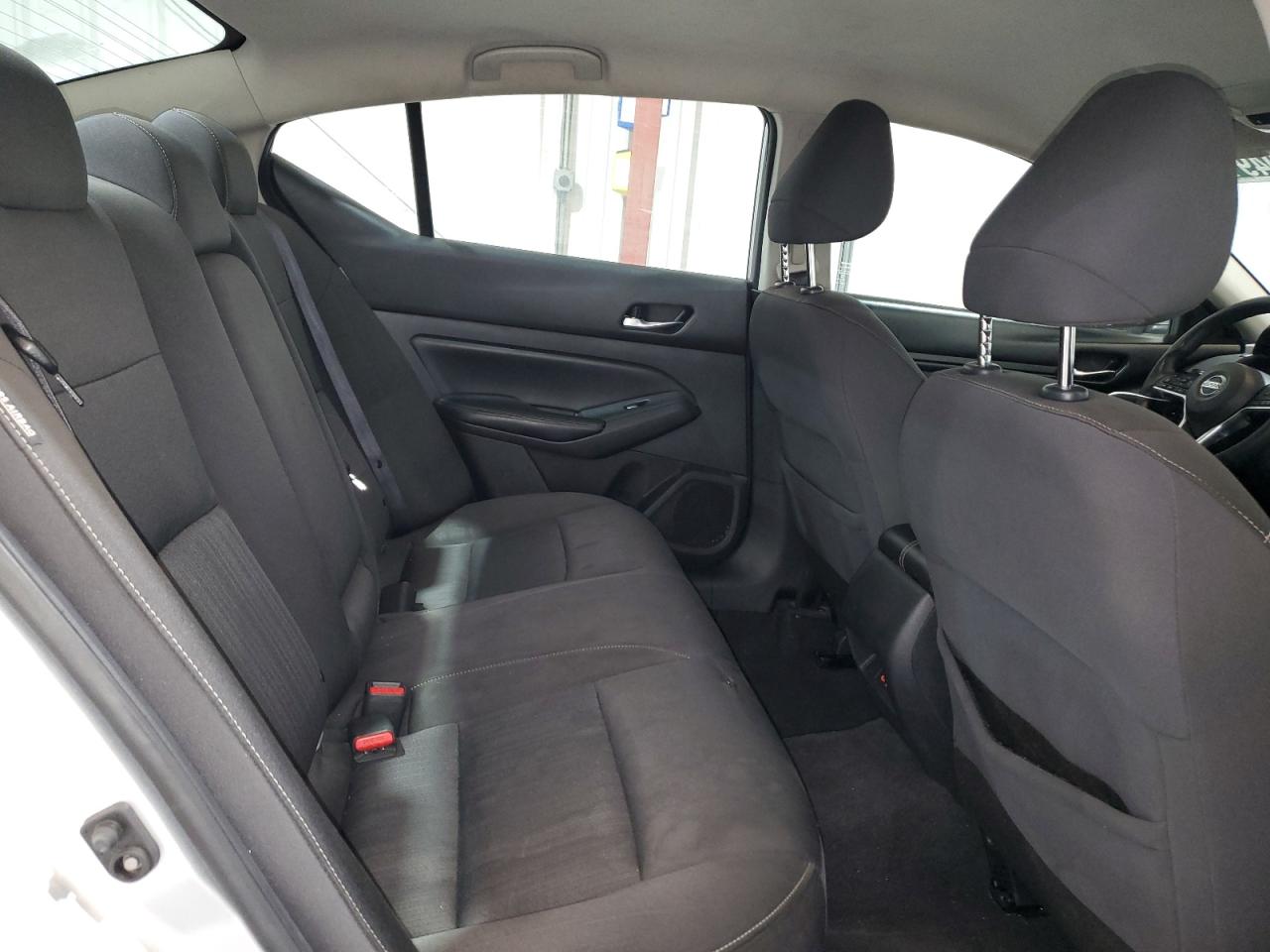 2020 Nissan Altima - Image 10