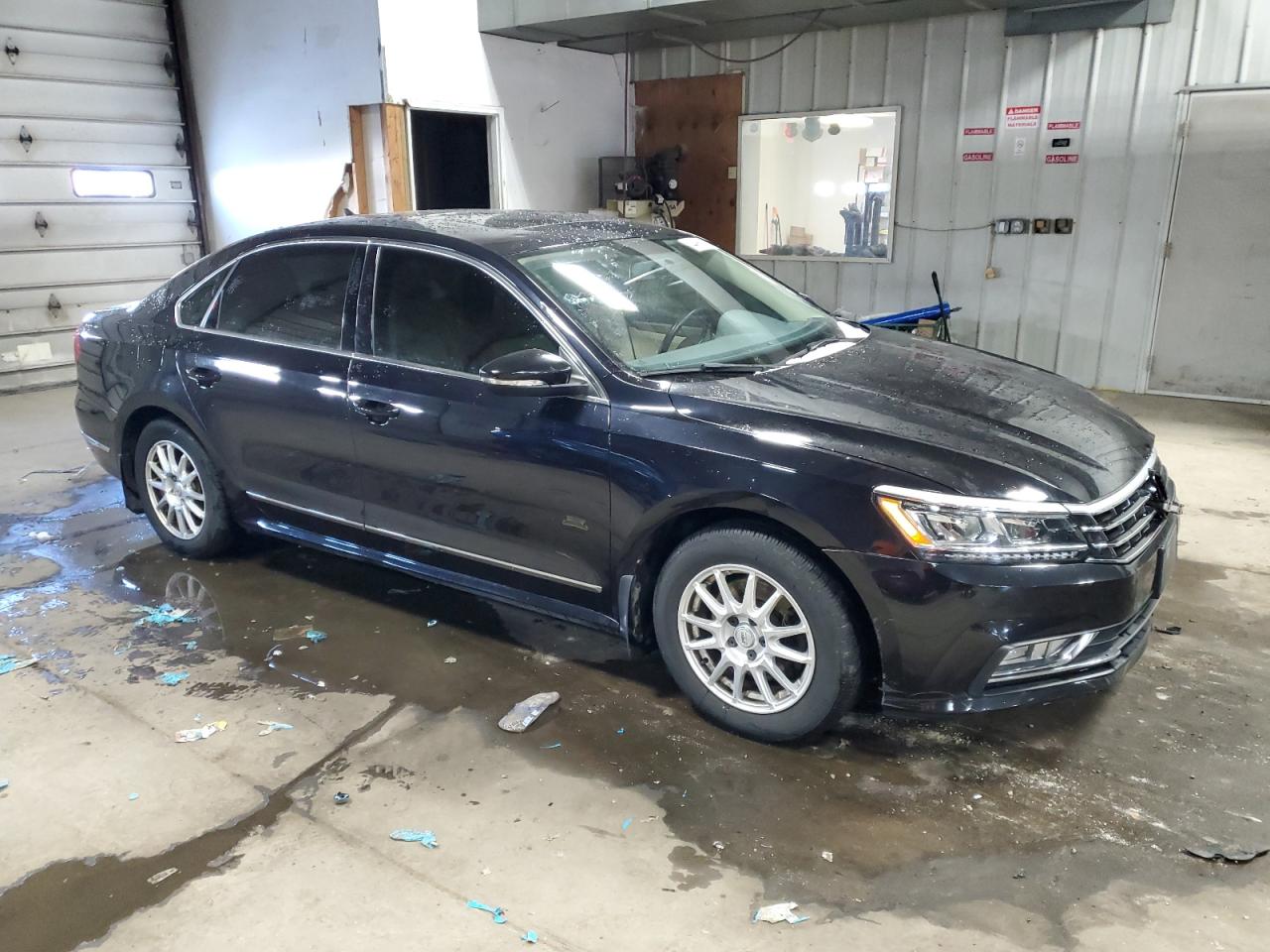 2017 Volkswagen Passat - Image 4