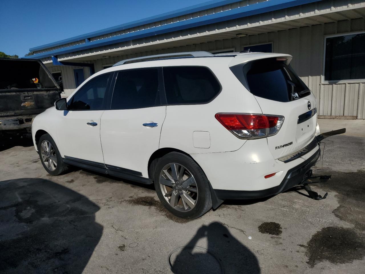 2013 Nissan Pathfinder - Image 2