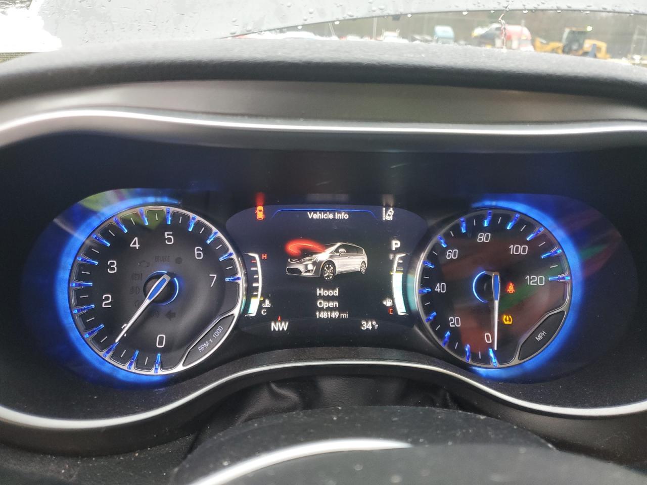2017 Chrysler Pacifica - Image 9