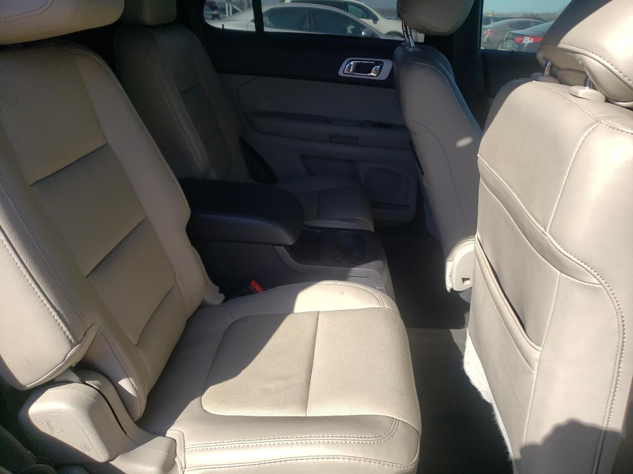 2015 Ford Explorer - Image 12