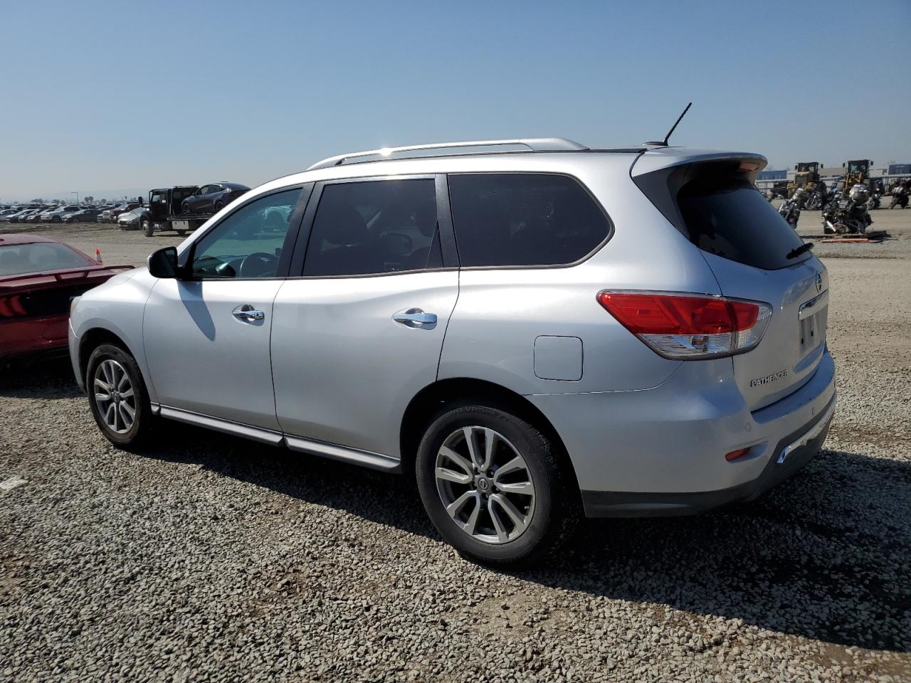 2013 Nissan Pathfinder - Image 2