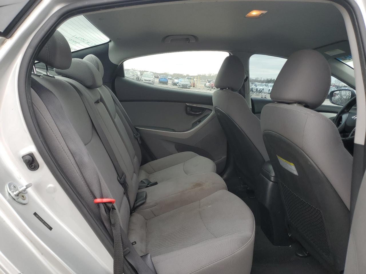 2015 Hyundai Elantra - Image 10