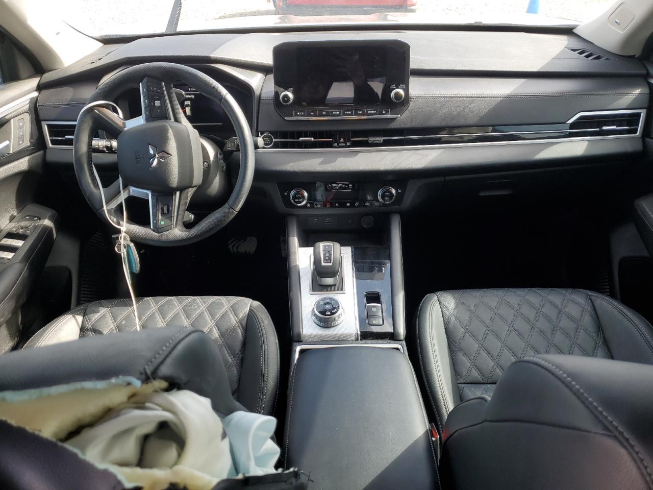 2024 Mitsubishi Outlander - Image 8