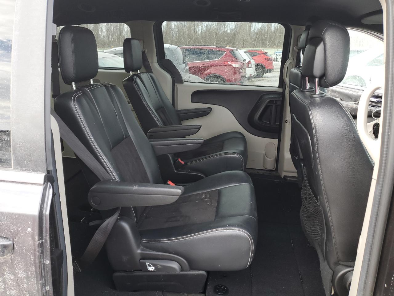 2019 Dodge Caravan - Image 11