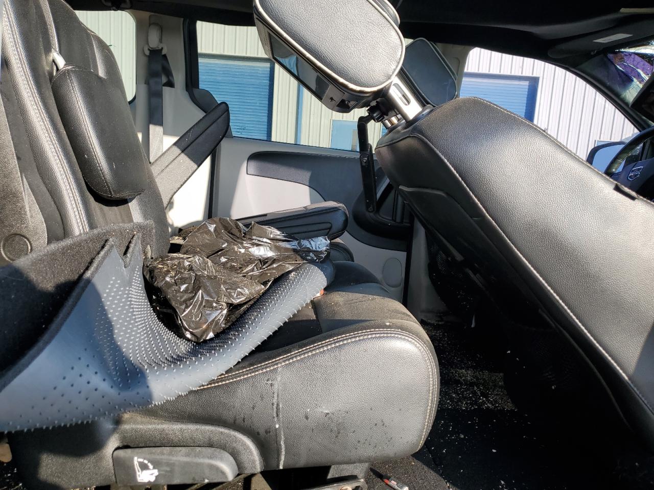 2019 Dodge Caravan - Image 11