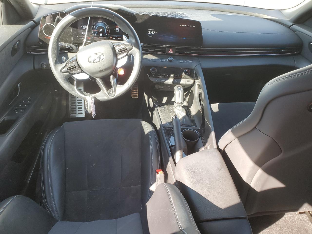 2022 Hyundai Elantra - Image 8