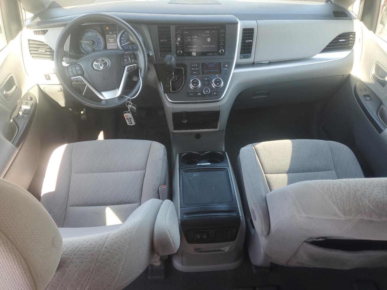 2020 Toyota Sienna - Image 8