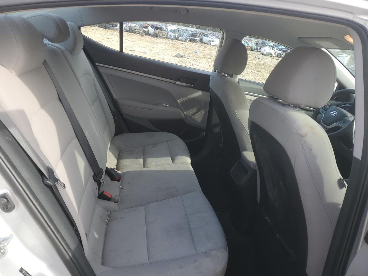 2017 Hyundai Elantra - Image 10