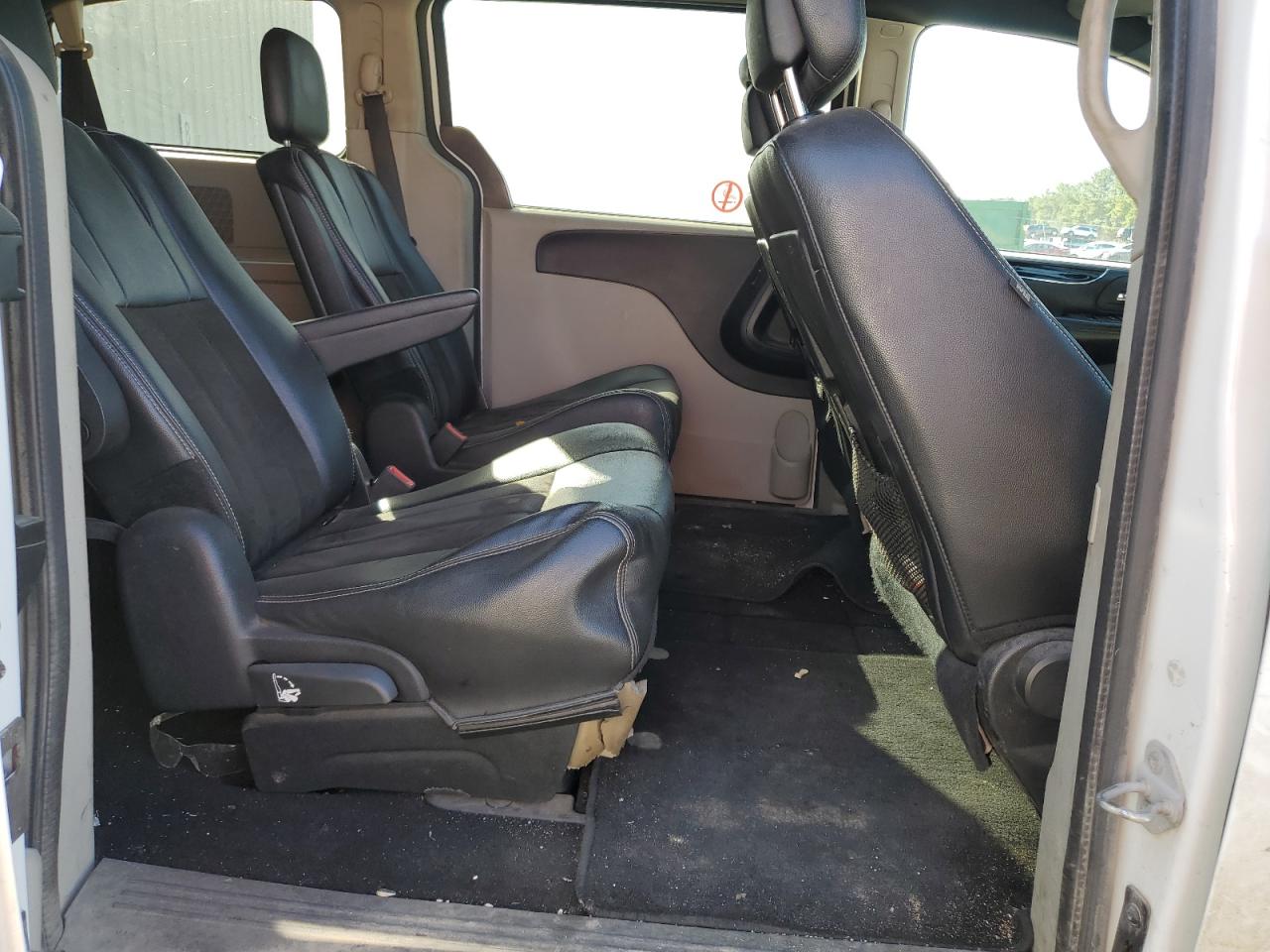 2019 Dodge Caravan - Image 11